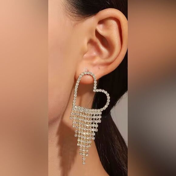 Elegant Silver Heart Dangle Earrings M468 - Picture 1 of 3